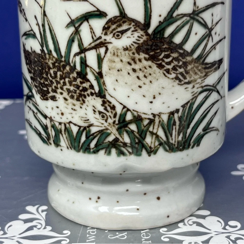 Ceramic Speckled Shorebird D handle Pedestal Mug Japan